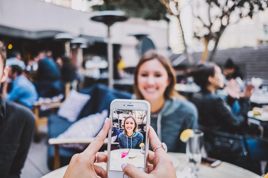 年賀状をスマホで作成する際の写真テンプレートの注意点は？